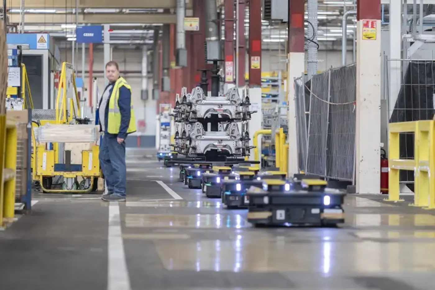 Gli AMR MiR automatizzano i flussi interni dello stabilimento Stellantis di Caen